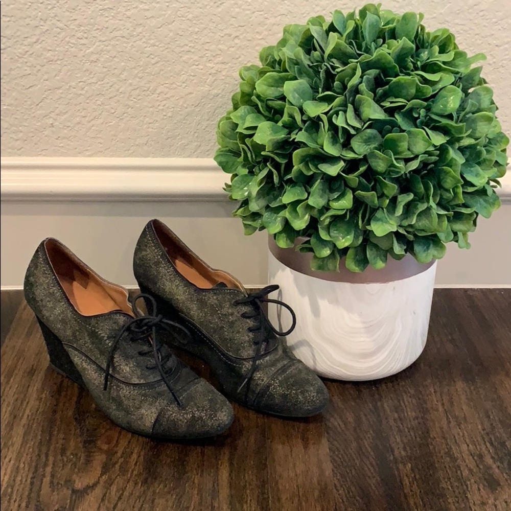 Nicole Wedge Lace-up